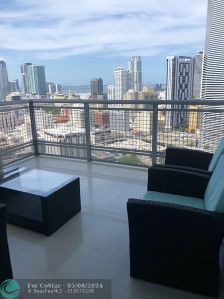 Foto del edificio - 350 S Miami Ave