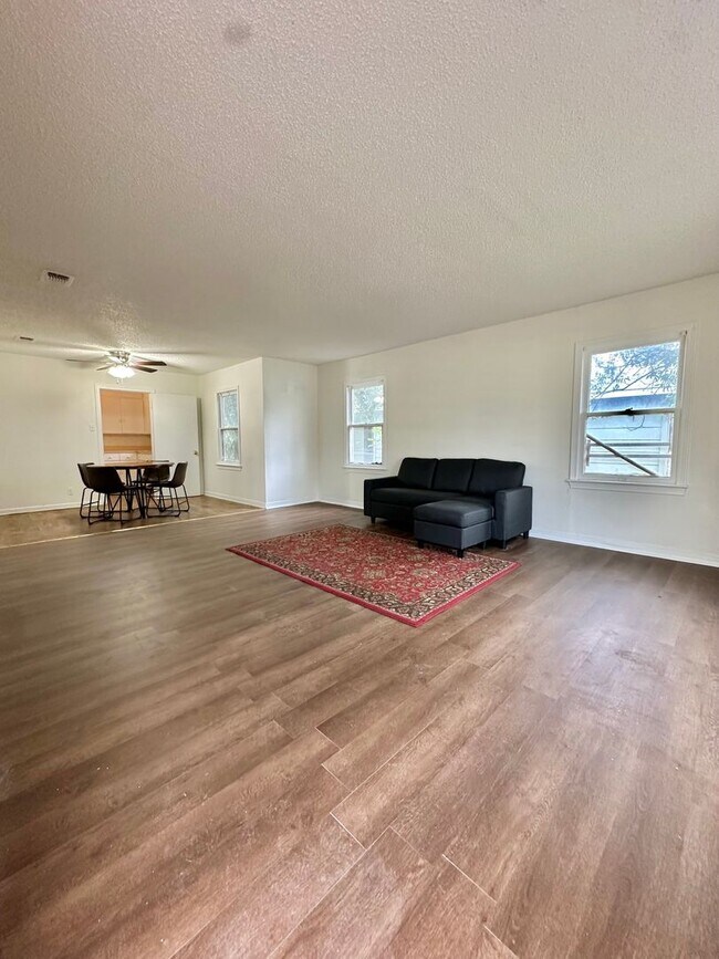 Building Photo - Partially Furnished Duplex for Rent in Cen...
