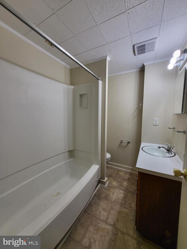 58 Liberty St Unit 1, Westminster, MD 21157 Room for Rent in