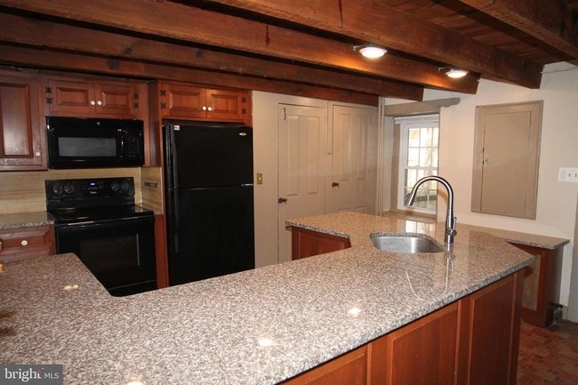 Foto del edificio - 4573 Curly Hill Rd