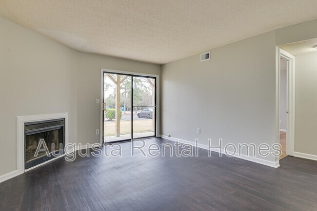 Building Photo - 2814B Thomas Lane