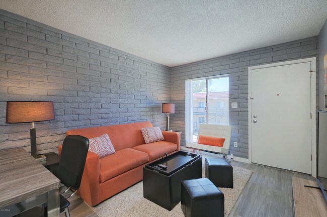 Foto del edificio - 1014 S Farmer Ave