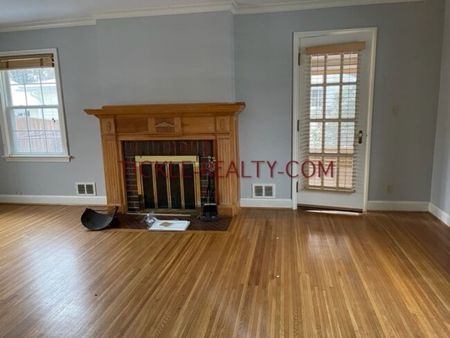 Building Photo - 3 Bedroom, 1 Bath Home with Garage, Central Air, Deck, Partially Fenced Yard