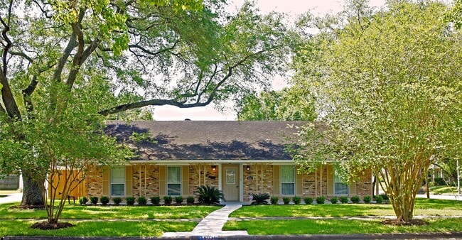 Foto del edificio - 6031 Cerritos Dr