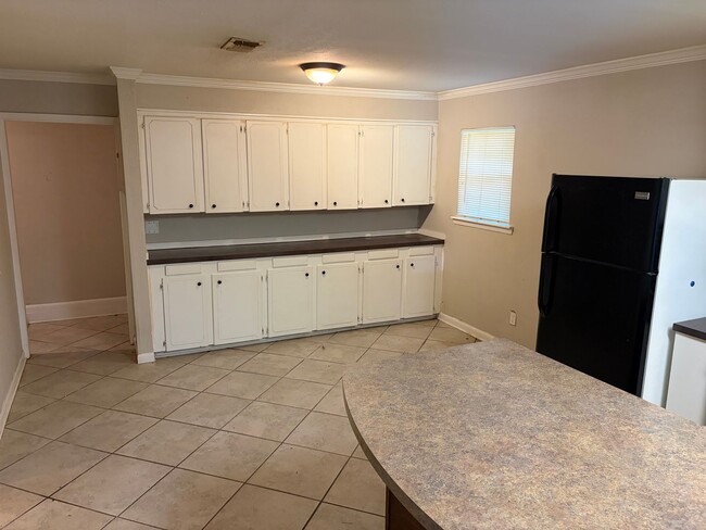 Building Photo - Blanchard 2 Bedroom