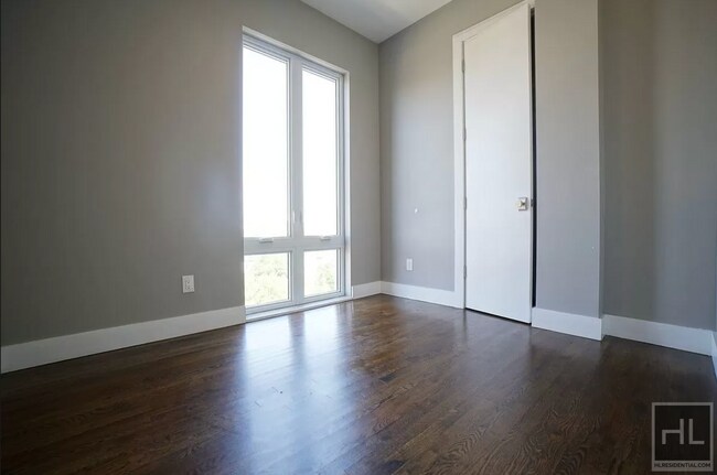 Foto del edificio - NOSTRAND AVENUE