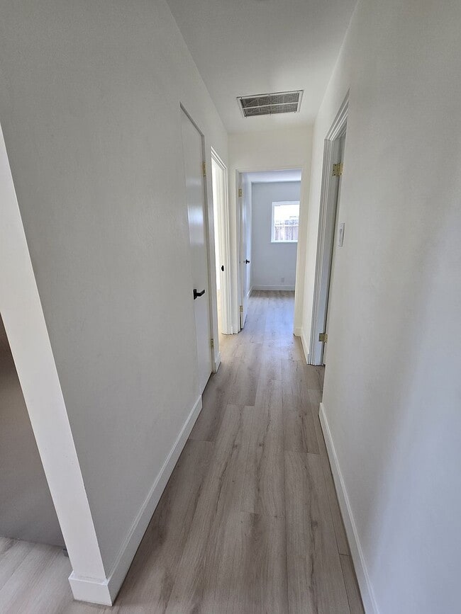 Building Photo - 20 Ormond Ct