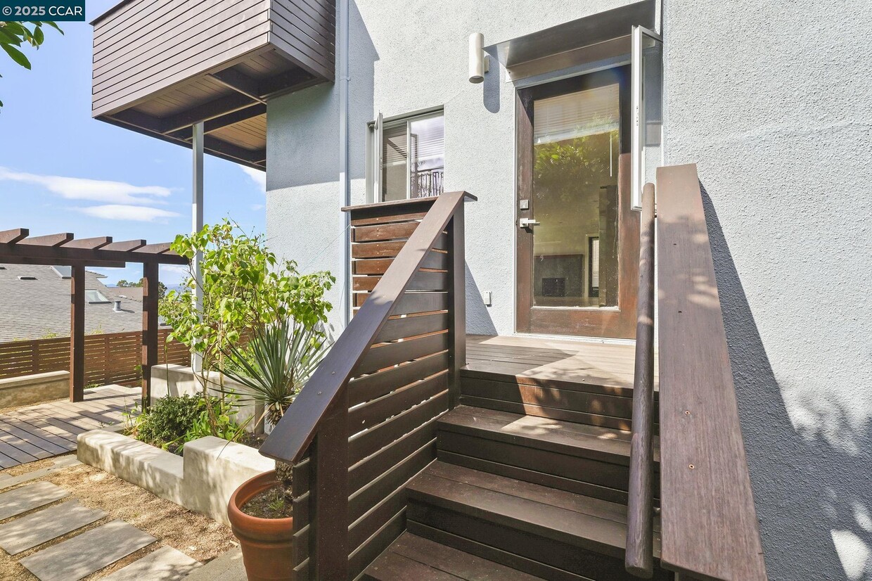 Primary Photo - 32 Kenilworth Dr