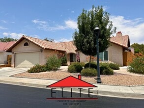 Building Photo - 228 W Yellowstone Pl