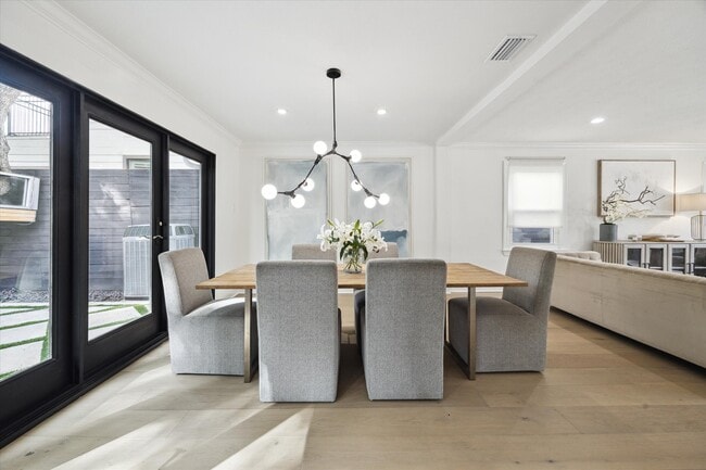 Building Photo - 4148 Bissonnet St