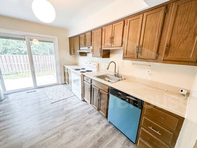 Building Photo - 20200 Maple Leaf Ct