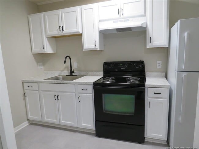 Foto del edificio - 210 Colonial Dr