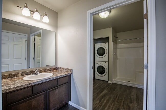 Building Photo - Creekside at Osgood Apartments