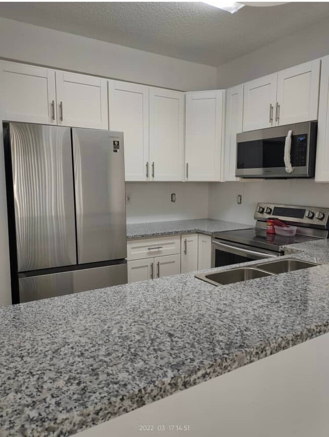 Building Photo - 7953 N Southwood Cir
