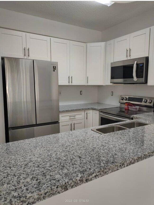 Foto del edificio - 7953 N Southwood Cir