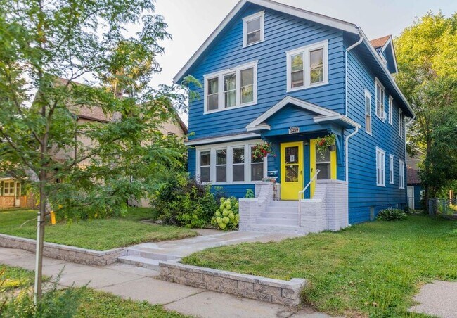 Front of Building - 757 Rose Ave E
