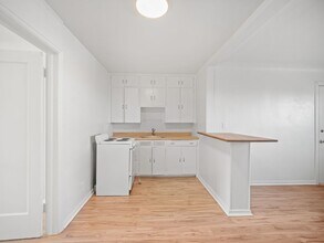 Building Photo - 1505 W 6th Ave