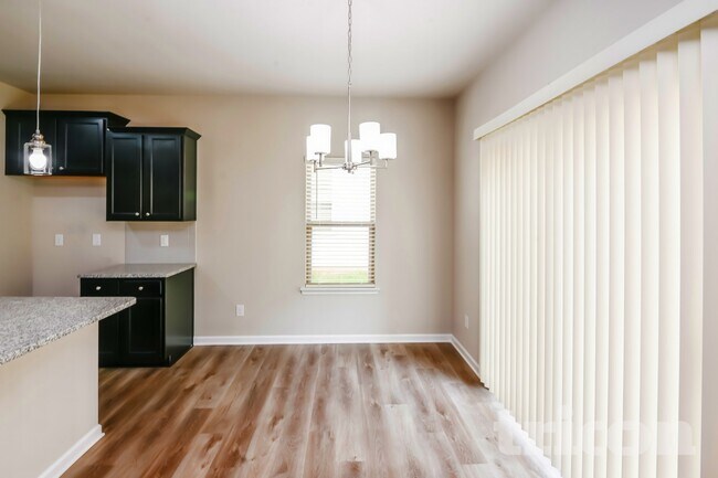 Foto del edificio - 139 Spring Knoll Dr