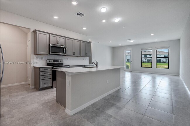 Building Photo - 2126 Appleton Cir N