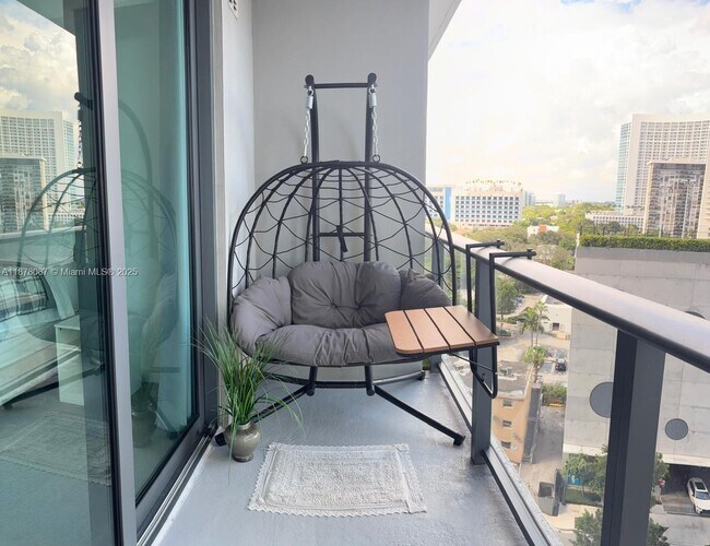 Foto del edificio - 501 NE 31st St