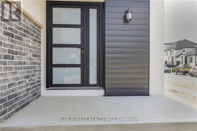 Building Photo - 29 Poole Cres