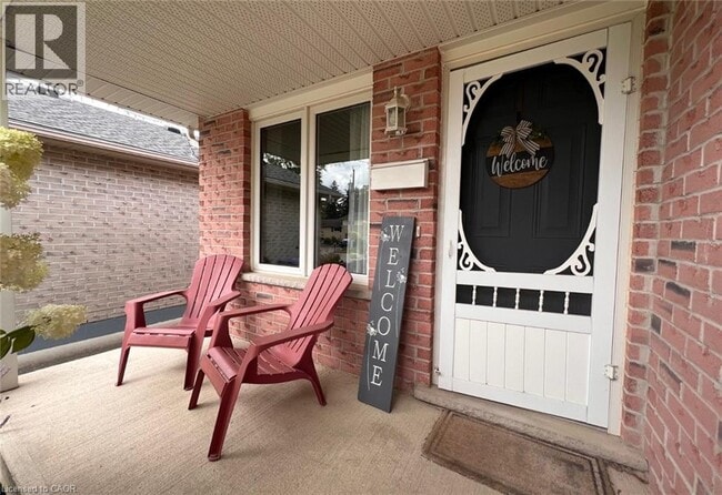 Building Photo - 167 Maitland St