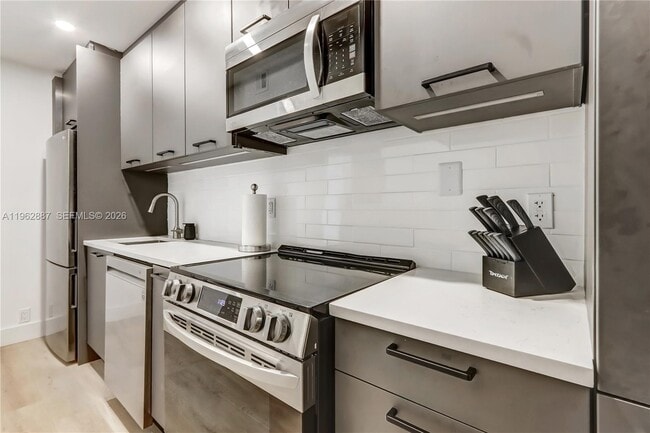 Building Photo - 1000 West Ave