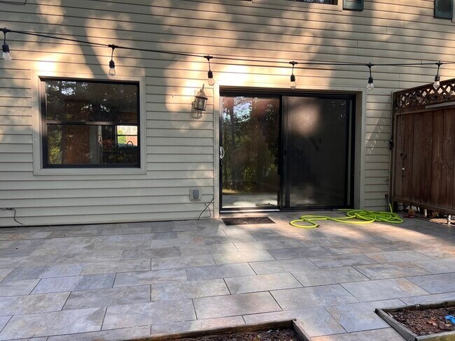 Foto del edificio - 2089 Pine Tree Dr