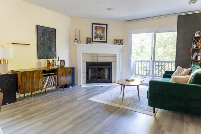 Foto del edificio - 7436 Nall Ave