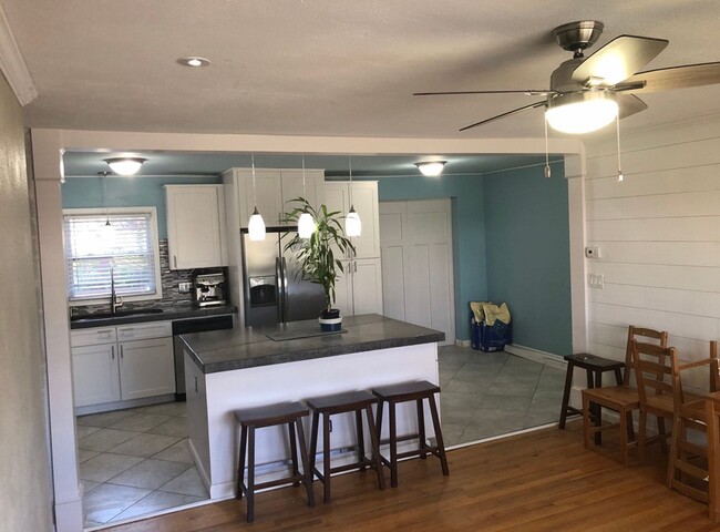 Building Photo - BEAUTIFULLY UPDATED 4 BEDROOM WITH FENCED ...
