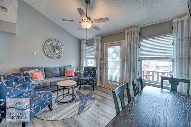 Building Photo - FULLY FURNISHED OFF-SEASON MONTHLY RENTAL ...