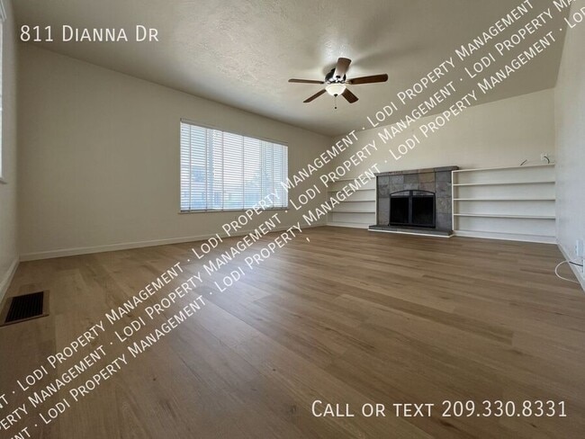 Building Photo - 811 Dianna Dr