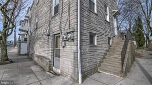 Building Photo - 118 Laurel St