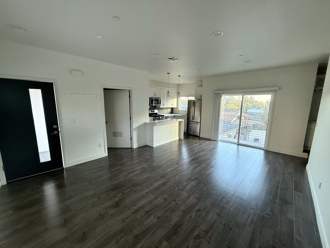 Living Room & Kitchen - 3722 Florida St