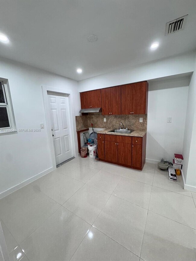 Foto del edificio - 5480 NW 4th Ave