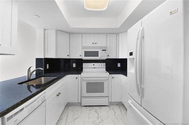 Foto del edificio - 8750 S Ocean Dr