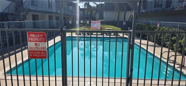 Foto del edificio - 1319 Oakwood Dr W