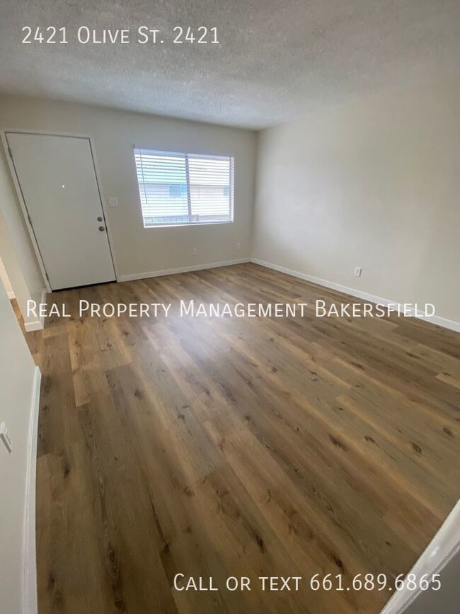 Building Photo - 2421 Olive St- FIRST MONTHS RENT FREE!
