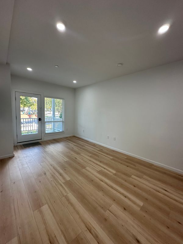 Building Photo - 1925 H St NE