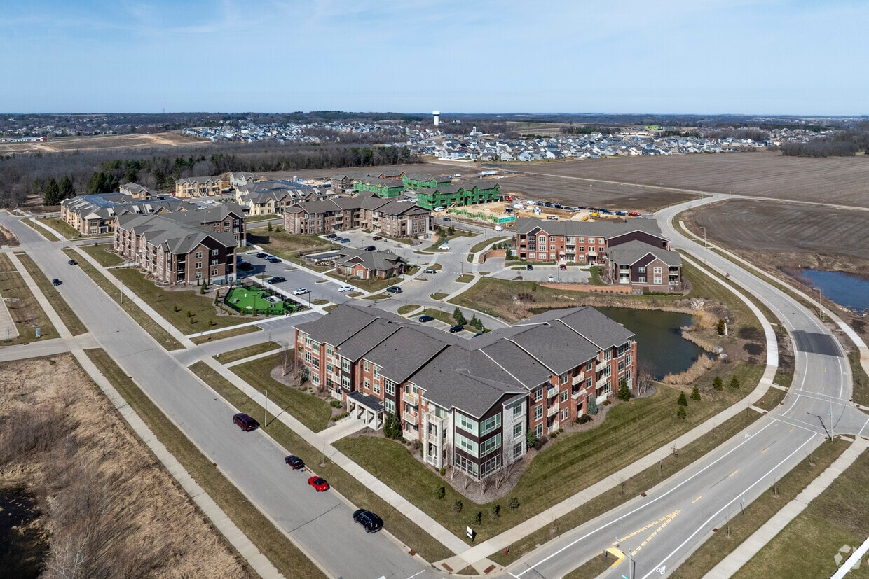 Paragon Place at Bear Claw Way Apartments in Middleton, WI