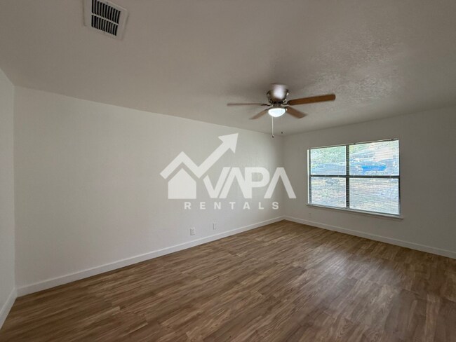 Foto del edificio - 7718 Gallant Ridge Dr