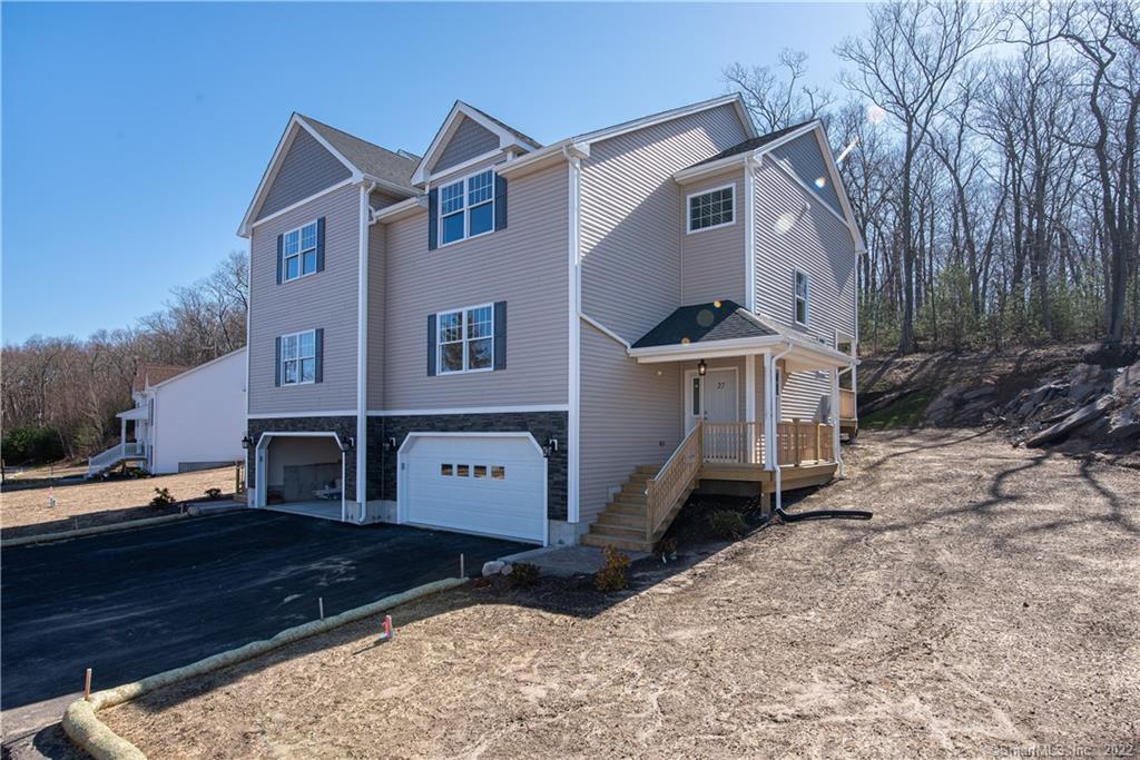 Foto principal - 27 Woodside Dr