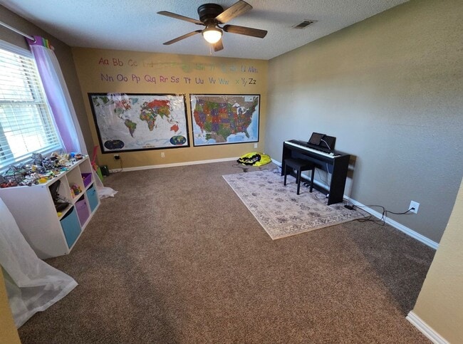 Foto del edificio - Stunning 3bd/2ba home with gorgeous yard and bonus living space! Coming Soon!