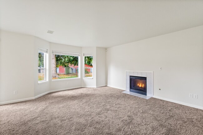 Foto del edificio - 14426 Beverly Park Rd