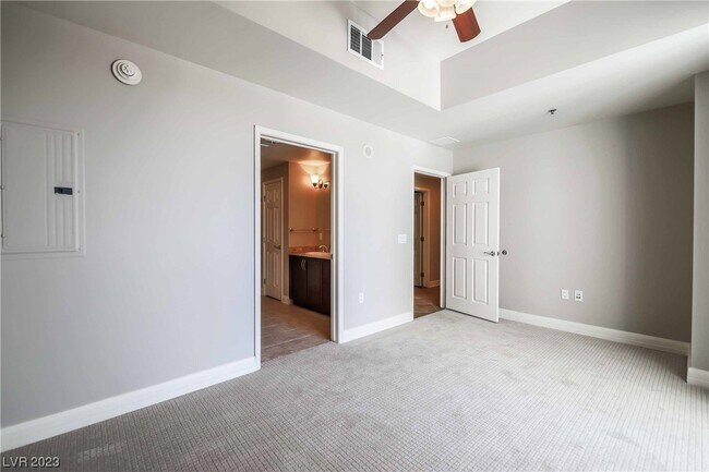 Building Photo - 150 Las Vegas Blvd S