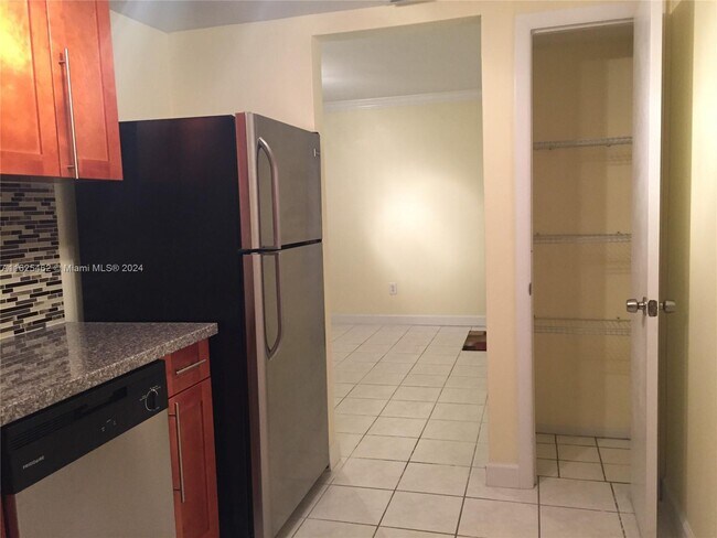 Foto del edificio - 9280 Fontainebleau Blvd