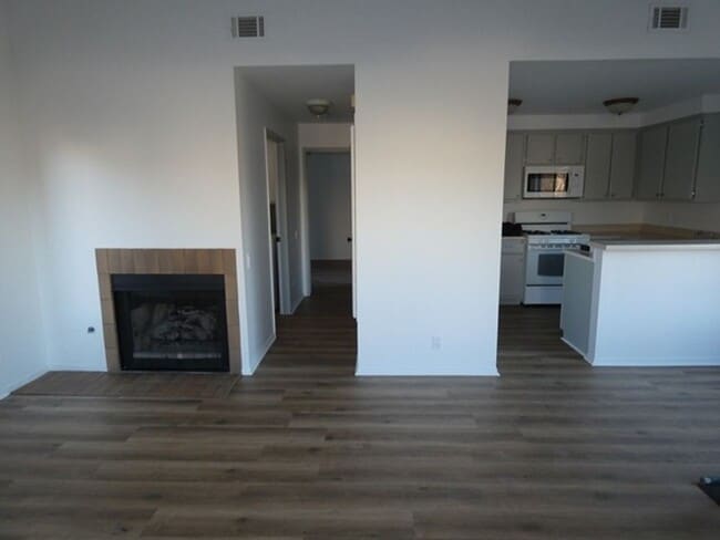 Building Photo - Lovely remodeled River Ranch condo