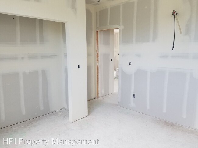 Building Photo - 2 br, 1 bath House - 9999 Main St.