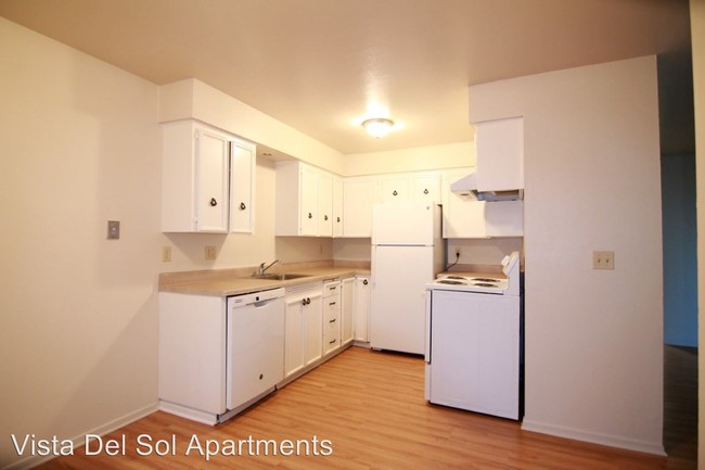 Building Photo - 1000-1030 Del Sol Pl