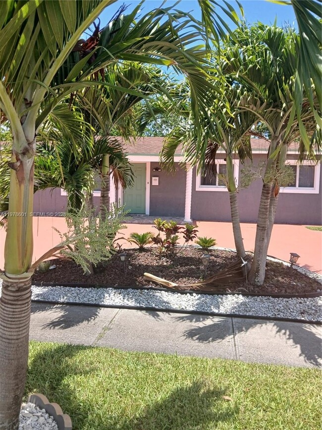 Building Photo - 6471 SW 27th St